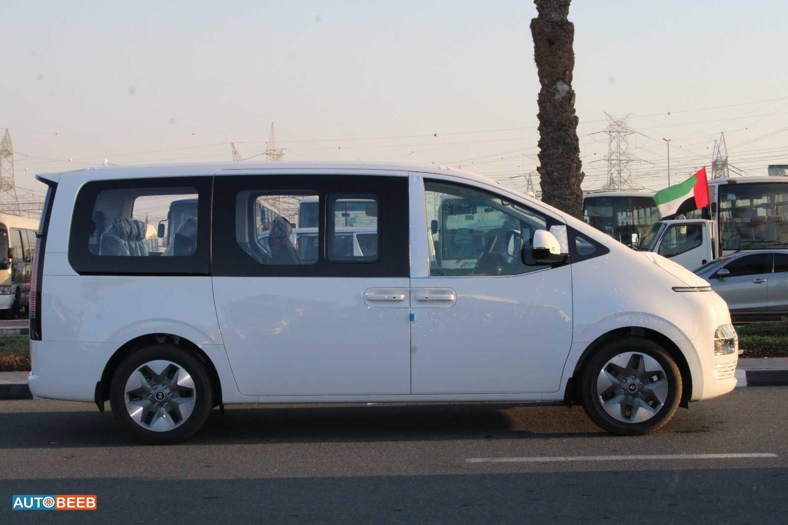 Minibus Hyundai 2025